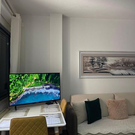 Sky Center Apartment Tiranë Ngoại thất bức ảnh